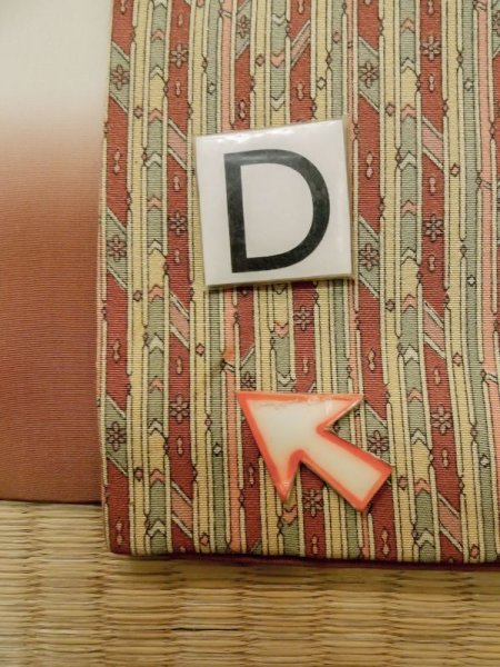 画像15: M0307E  小紋 女性用着物  シルク(正絹)  淡い ベージュ, 縞 【中古】 【USED】 【リサイクル】 ★★☆☆☆ (15)