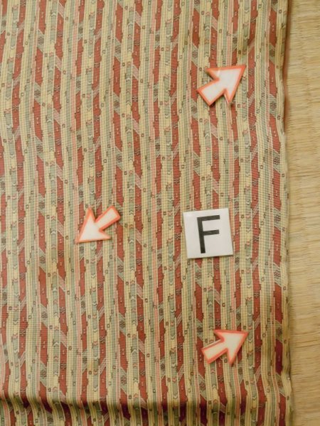 画像17: M0307E  小紋 女性用着物  シルク(正絹)  淡い ベージュ, 縞 【中古】 【USED】 【リサイクル】 ★★☆☆☆ (17)