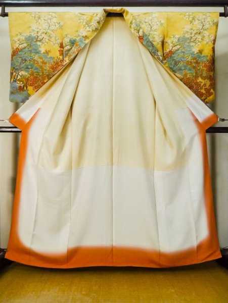 画像2: M0307G  小紋 女性用着物  シルク(正絹)  光沢のある 山吹, 桜 【中古】 【USED】 【リサイクル】 ★★★★☆ (2)