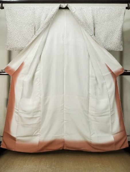 画像2: M0307K  小紋 女性用着物 唐辛子柄 シルク(正絹)   オフ ホワイト,  【中古】 【USED】 【リサイクル】 ★★☆☆☆ (2)