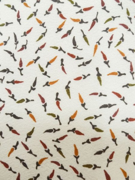 画像6: M0307K  小紋 女性用着物 唐辛子柄 シルク(正絹)   オフ ホワイト,  【中古】 【USED】 【リサイクル】 ★★☆☆☆ (6)