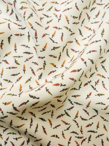 画像10: M0307K  小紋 女性用着物 唐辛子柄 シルク(正絹)   オフ ホワイト,  【中古】 【USED】 【リサイクル】 ★★☆☆☆ (10)