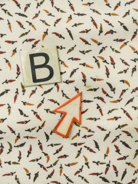 画像13: M0307K  小紋 女性用着物 唐辛子柄 シルク(正絹)   オフ ホワイト,  【中古】 【USED】 【リサイクル】 ★★☆☆☆ (13)