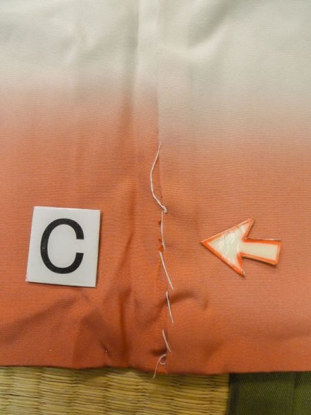 画像14: M0307K  小紋 女性用着物 唐辛子柄 シルク(正絹)   オフ ホワイト,  【中古】 【USED】 【リサイクル】 ★★☆☆☆ (14)