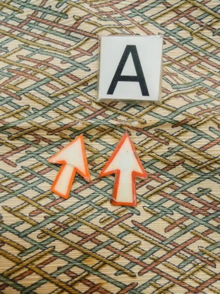 画像12: M0307O  小紋 女性用着物  シルク(正絹)   ベージュ, 抽象的模様 【中古】 【USED】 【リサイクル】 ★☆☆☆☆ (12)