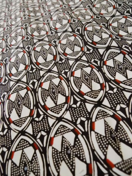 画像8: M0307Q  小紋 女性用着物  シルク(正絹)   黒, 抽象的模様 【中古】 【USED】 【リサイクル】 ★★★☆☆ (8)