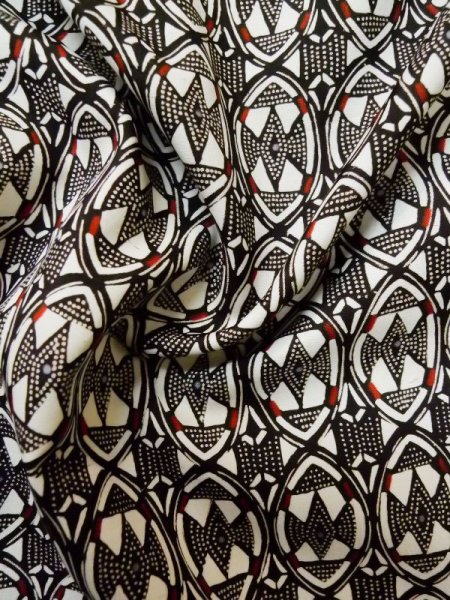 画像10: M0307Q  小紋 女性用着物  シルク(正絹)   黒, 抽象的模様 【中古】 【USED】 【リサイクル】 ★★★☆☆ (10)