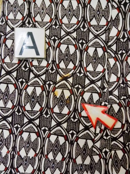 画像12: M0307Q  小紋 女性用着物  シルク(正絹)   黒, 抽象的模様 【中古】 【USED】 【リサイクル】 ★★★☆☆ (12)