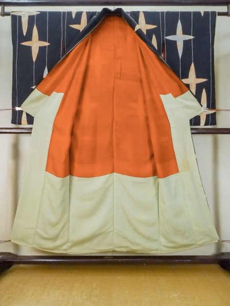 画像2: M0308B  小紋 女性用着物  シルク(正絹)   黒, 花 【中古】 【USED】 【リサイクル】 ★★☆☆☆ (2)