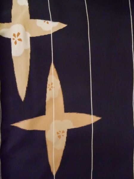 画像3: M0308B  小紋 女性用着物  シルク(正絹)   黒, 花 【中古】 【USED】 【リサイクル】 ★★☆☆☆ (3)