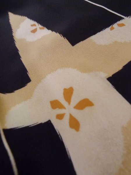 画像9: M0308B  小紋 女性用着物  シルク(正絹)   黒, 花 【中古】 【USED】 【リサイクル】 ★★☆☆☆ (9)