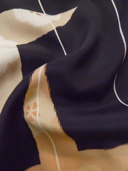 画像12: M0308B  小紋 女性用着物  シルク(正絹)   黒, 花 【中古】 【USED】 【リサイクル】 ★★☆☆☆ (12)