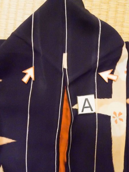 画像14: M0308B  小紋 女性用着物  シルク(正絹)   黒, 花 【中古】 【USED】 【リサイクル】 ★★☆☆☆ (14)