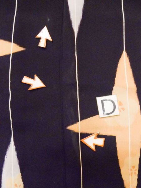 画像17: M0308B  小紋 女性用着物  シルク(正絹)   黒, 花 【中古】 【USED】 【リサイクル】 ★★☆☆☆ (17)