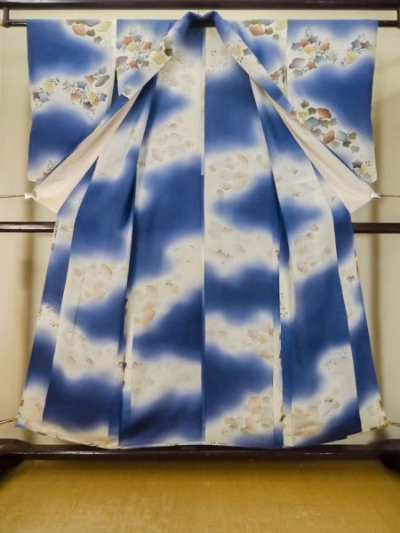 画像2: M0308C  単衣 女性用着物 朝顔柄 シルク(正絹)  淡い 水色, 花 【中古】 【USED】 【リサイクル】 ★★☆☆☆ (2)