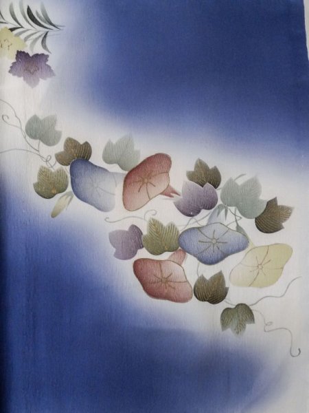 画像3: M0308C  単衣 女性用着物 朝顔柄 シルク(正絹)  淡い 水色, 花 【中古】 【USED】 【リサイクル】 ★★☆☆☆ (3)