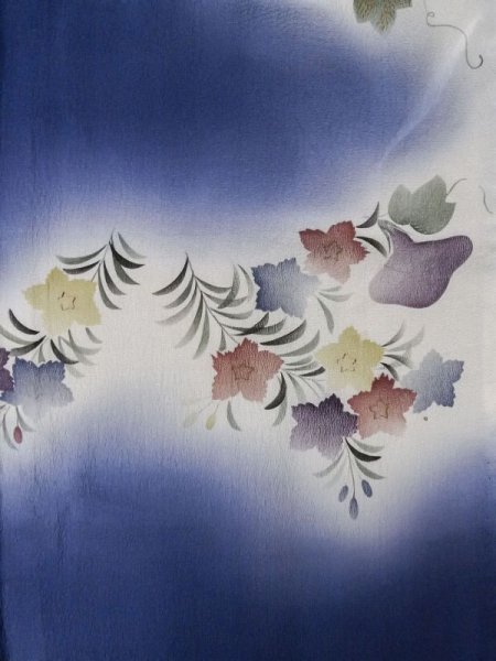 画像4: M0308C  単衣 女性用着物 朝顔柄 シルク(正絹)  淡い 水色, 花 【中古】 【USED】 【リサイクル】 ★★☆☆☆ (4)