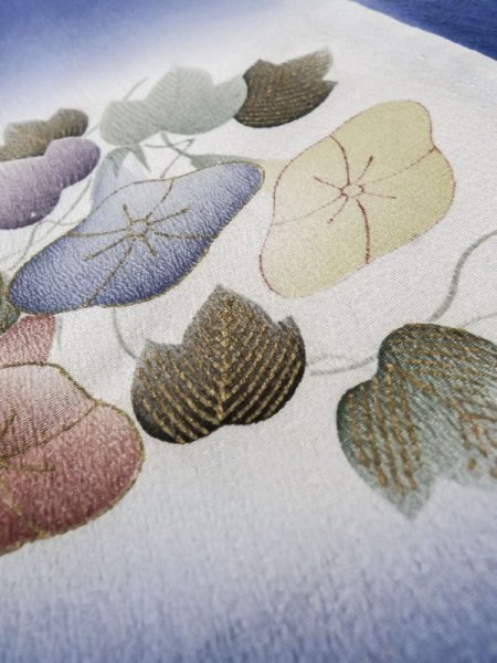 画像9: M0308C  単衣 女性用着物 朝顔柄 シルク(正絹)  淡い 水色, 花 【中古】 【USED】 【リサイクル】 ★★☆☆☆ (9)