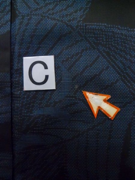 画像16: M0315A  大島紬 女性用着物  シルク（正絹） 淡い 深い 青, 抽象的模様 【中古】 【USED】 【リサイクル】 ★★☆☆☆ (16)