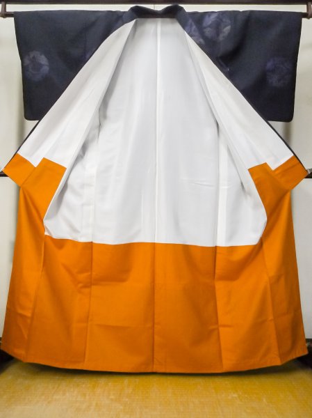 画像2: M0315D Mint  紬 女性用着物  シルク（正絹）  深い 青, 御所車 【中古】 【USED】 【リサイクル】 ★★★★☆ (2)