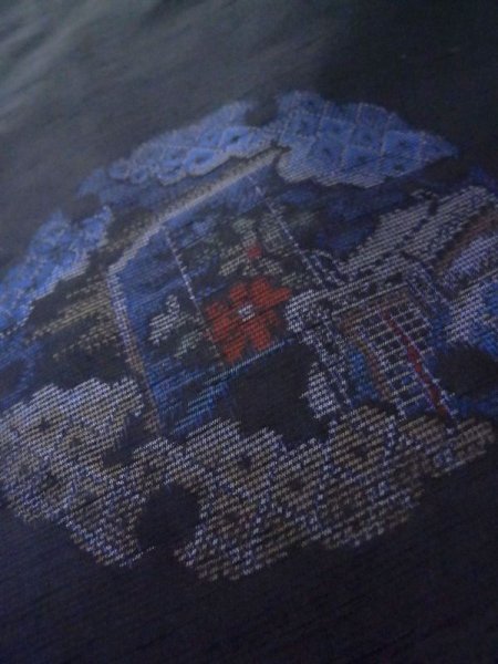 画像7: M0315D Mint  紬 女性用着物  シルク（正絹）  深い 青, 御所車 【中古】 【USED】 【リサイクル】 ★★★★☆ (7)