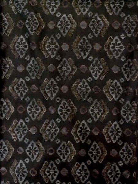 画像3: M0315K  村山大島紬 女性用着物  シルク(正絹)   黄緑色, 抽象的模様 【中古】 【USED】 【リサイクル】 ★☆☆☆☆ (3)