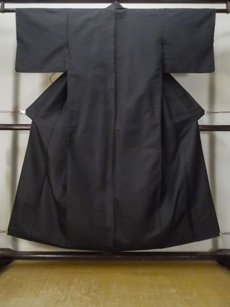 画像1: M0315M  織 女性用着物  シルク（正絹）   黒, 十字 【中古】 【USED】 【リサイクル】 ★★☆☆☆ (1)