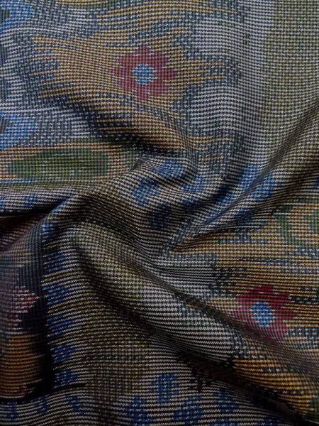 画像12: M0315T Mint  大島紬 女性用着物  シルク(正絹)  淡い マルチカラー, 抽象的模様 淡い【中古】 【USED】 【リサイクル】 ★★★★☆ (12)