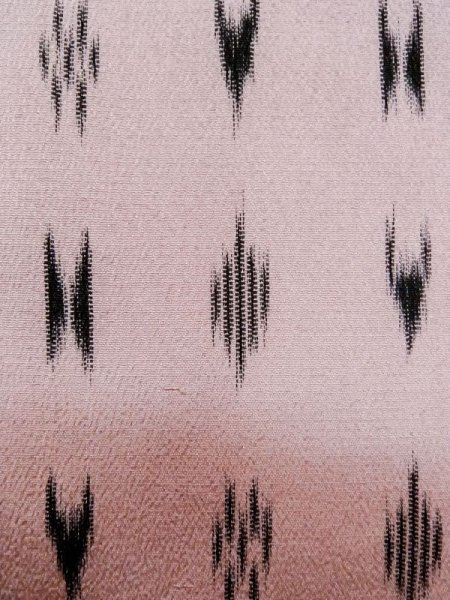 画像6: M0315V  織 女性用着物  シルク(正絹)  淡い 桃色, 抽象的模様 【中古】 【USED】 【リサイクル】 ★★☆☆☆ (6)