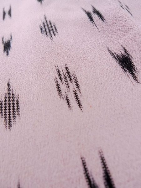 画像8: M0315V  織 女性用着物  シルク(正絹)  淡い 桃色, 抽象的模様 【中古】 【USED】 【リサイクル】 ★★☆☆☆ (8)