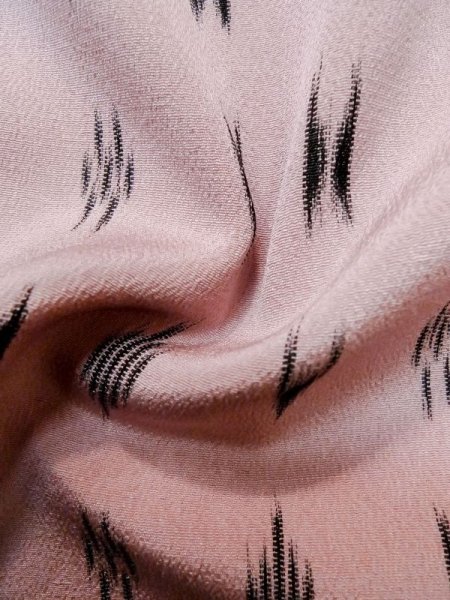 画像10: M0315V  織 女性用着物  シルク(正絹)  淡い 桃色, 抽象的模様 【中古】 【USED】 【リサイクル】 ★★☆☆☆ (10)