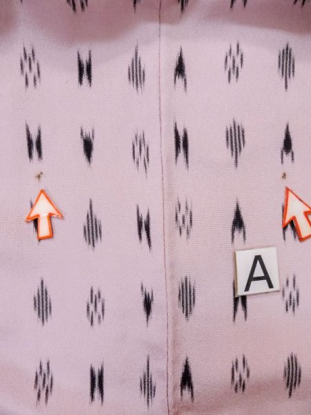 画像12: M0315V  織 女性用着物  シルク(正絹)  淡い 桃色, 抽象的模様 【中古】 【USED】 【リサイクル】 ★★☆☆☆ (12)