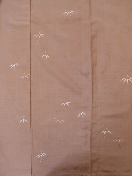 画像3: M0315Y  付下げ 女性用着物  シルク(正絹)  淡い 桃色, 笹 【中古】 【USED】 【リサイクル】 ★★★☆☆ (3)