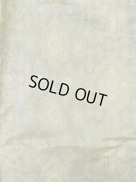 画像3: M0316D  大島紬 女性用着物  シルク（正絹）  淡い 黄緑色, 幾何学模様 【中古】 【USED】 【リサイクル】 ★★★★☆ (3)