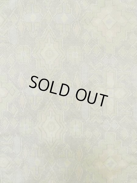 画像4: M0316D  大島紬 女性用着物  シルク（正絹）  淡い 黄緑色, 幾何学模様 【中古】 【USED】 【リサイクル】 ★★★★☆ (4)