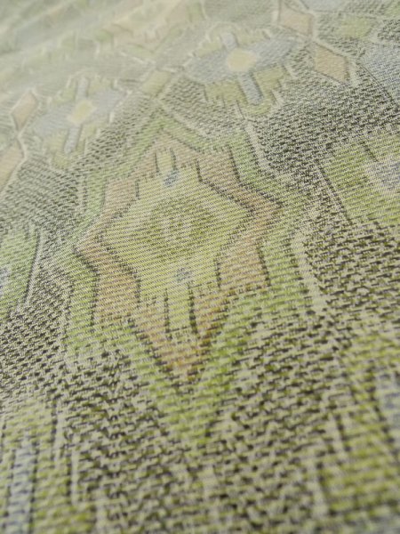 画像8: M0316D  大島紬 女性用着物  シルク(正絹)  淡い 黄緑色, 幾何学模様 【中古】 【USED】 【リサイクル】 ★★★★☆ (8)