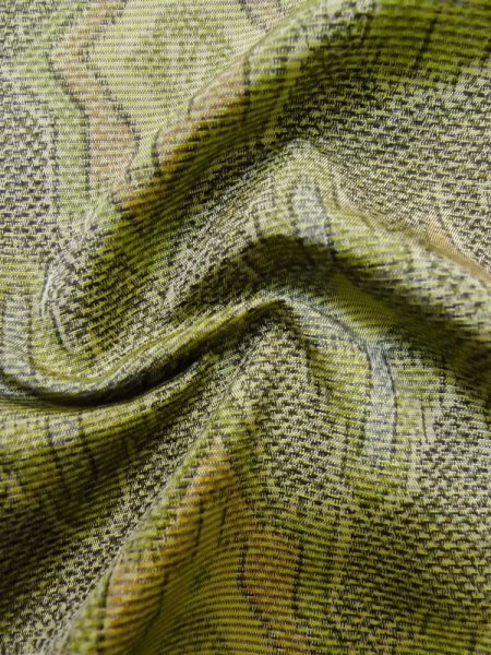 画像11: M0316D  大島紬 女性用着物  シルク(正絹)  淡い 黄緑色, 幾何学模様 【中古】 【USED】 【リサイクル】 ★★★★☆ (11)