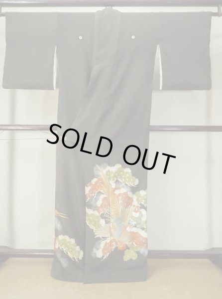 画像3: M0328A  留袖 女性用着物 比翼仕立て シルク（正絹）   黒, 松/松葉 【中古】 【USED】 【リサイクル】 ★★☆☆☆ (3)