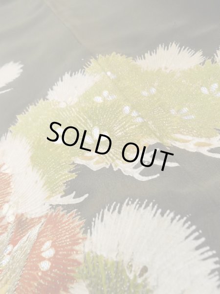 画像11: M0328A  留袖 女性用着物 比翼仕立て シルク（正絹）   黒, 松/松葉 【中古】 【USED】 【リサイクル】 ★★☆☆☆ (11)