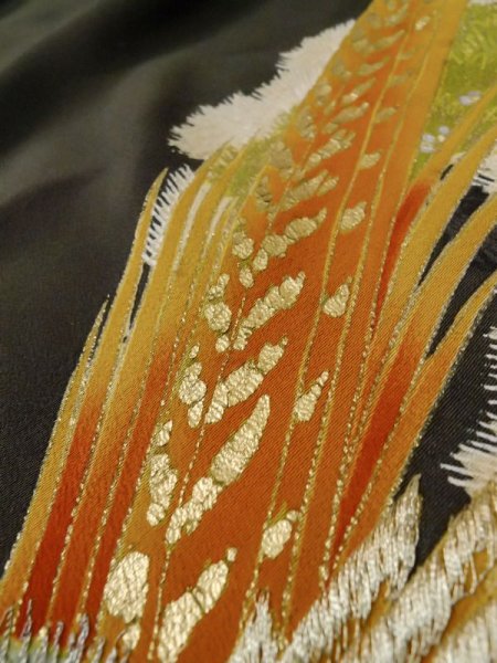 画像13: M0328A  留袖 女性用着物 比翼仕立て シルク(正絹)   黒, 松/松葉 【中古】 【USED】 【リサイクル】 ★★☆☆☆ (13)