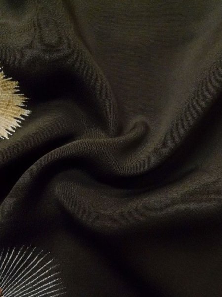 画像16: M0328A  留袖 女性用着物 比翼仕立て シルク(正絹)   黒, 松/松葉 【中古】 【USED】 【リサイクル】 ★★☆☆☆ (16)