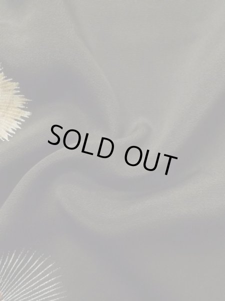 画像16: M0328A  留袖 女性用着物 比翼仕立て シルク（正絹）   黒, 松/松葉 【中古】 【USED】 【リサイクル】 ★★☆☆☆ (16)