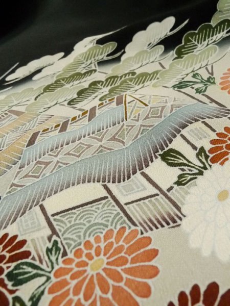 画像17: M0328B  留袖 女性用着物 比翼仕立て シルク（正絹）   黒, 菊 【中古】 【USED】 【リサイクル】 ★★☆☆☆ (17)