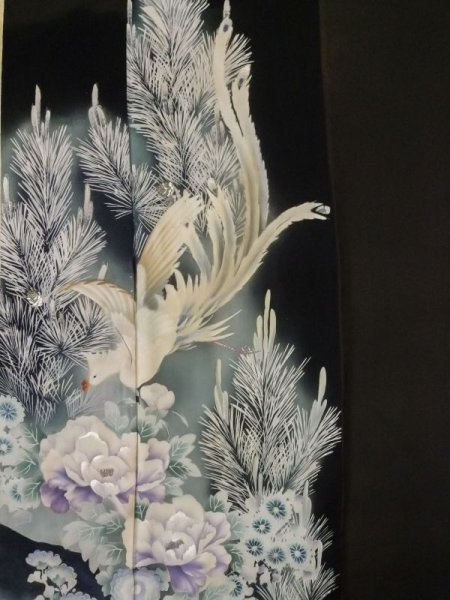 画像5: M0328E  留袖 女性用着物 染分け、裾に綿入り シルク(正絹)   黒, ぼたん 【中古】 【USED】 【リサイクル】 ★☆☆☆☆ (5)