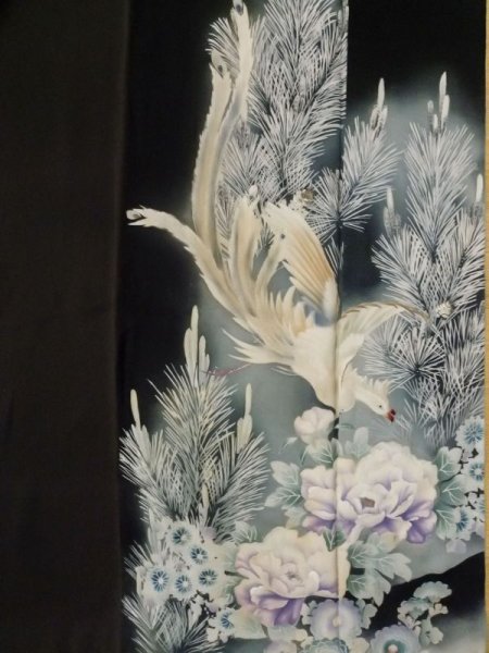 画像6: M0328E  留袖 女性用着物 染分け、裾に綿入り シルク(正絹)   黒, ぼたん 【中古】 【USED】 【リサイクル】 ★☆☆☆☆ (6)