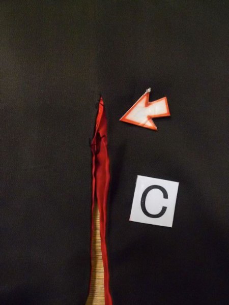 画像10: M0328E  留袖 女性用着物 染分け、裾に綿入り シルク(正絹)   黒, ぼたん 【中古】 【USED】 【リサイクル】 ★☆☆☆☆ (10)