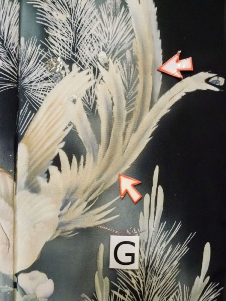 画像14: M0328E  留袖 女性用着物 染分け、裾に綿入り シルク(正絹)   黒, ぼたん 【中古】 【USED】 【リサイクル】 ★☆☆☆☆ (14)