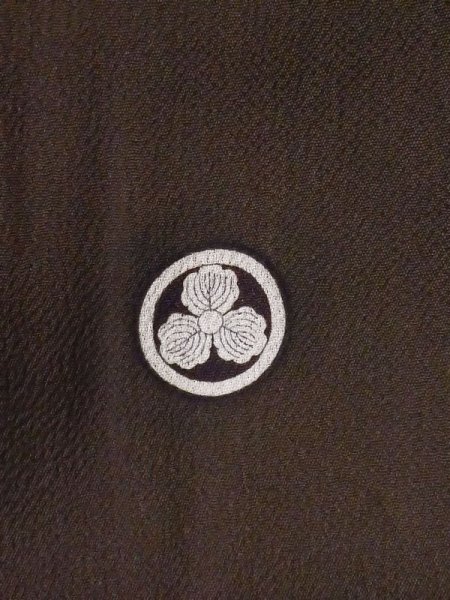 画像4: M0328G  留袖 女性用着物 裾に綿入り シルク(正絹)   黒, 菊 【中古】 【USED】 【リサイクル】 ★★☆☆☆ (4)