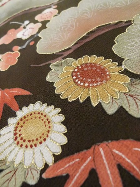 画像12: M0328G  留袖 女性用着物 裾に綿入り シルク(正絹)   黒, 菊 【中古】 【USED】 【リサイクル】 ★★☆☆☆ (12)