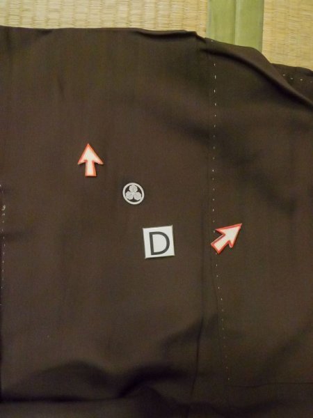 画像21: M0328G  留袖 女性用着物 裾に綿入り シルク(正絹)   黒, 菊 【中古】 【USED】 【リサイクル】 ★★☆☆☆ (21)